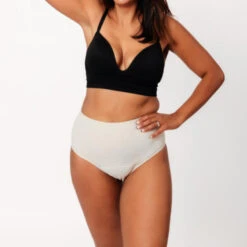 Coni Sporty High Waist Cream -Motion Style k088b4e15ba257b4b5fef1d41ba9a4b1d